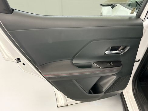 Used 2025 Nissan Kicks SR image 26