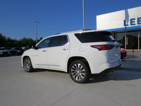Certified 2023 Chevrolet Traverse Premier FWD image 3