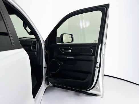 Used 2025 RAM 1500 Laramie image 32