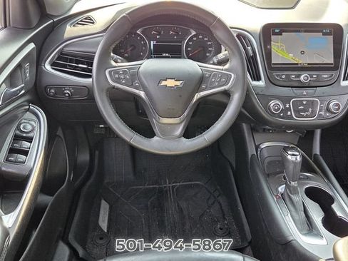 Used 2018 Chevrolet Malibu LT w/ Leather Package FWD image 11