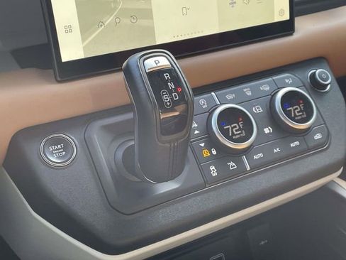 Used 2023 Land Rover Defender 130 X-Dynamic SE image 29