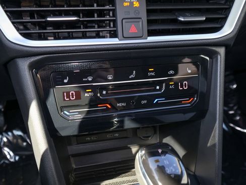 New 2026 Volkswagen Taos SE FWD image 19