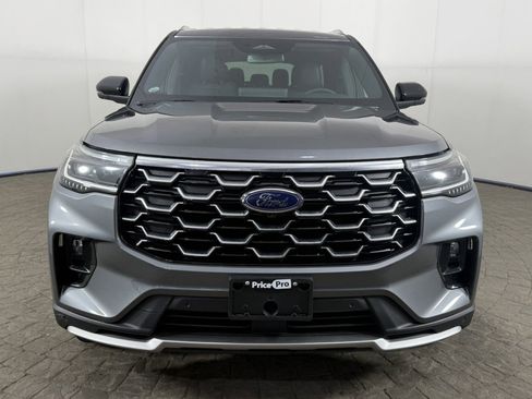 Used 2026 Ford Explorer Platinum AWD/4WD image 2