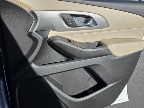Used 2023 Chevrolet Traverse LS FWD image 34