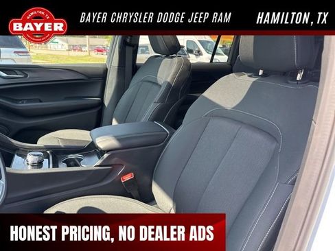 New 2025 Jeep Grand Cherokee L Laredo image 14