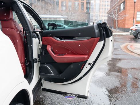 Used 2019 Maserati Levante S GranSport image 44