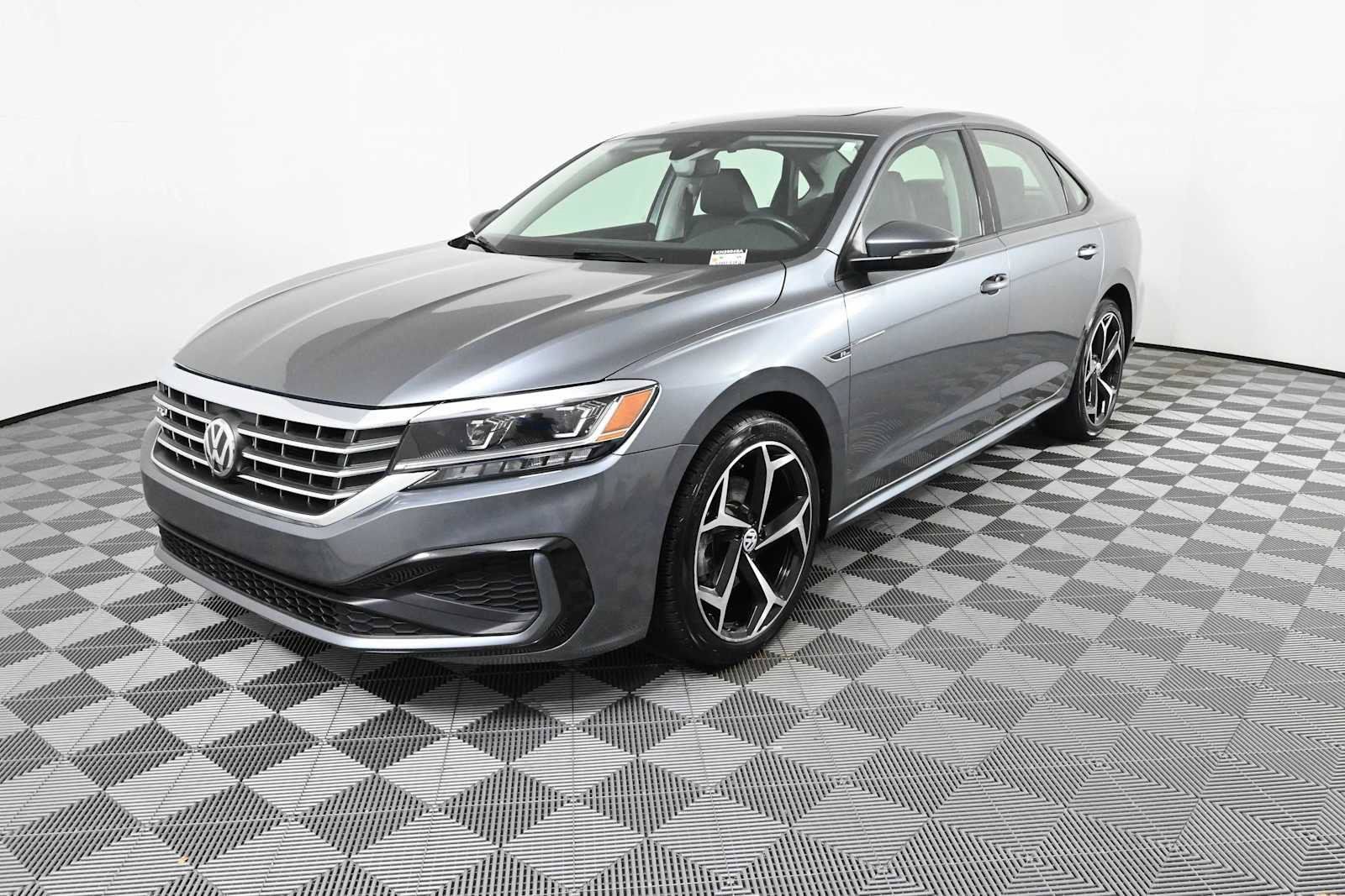 Used 2020 Volkswagen Passat 2.0T R-Line FWD image 2