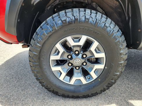 Used 2017 Toyota Tacoma TRD Off-Road w/ Tow Package (A/T) AWD/4WD image 18
