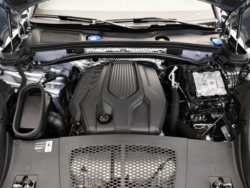 Certified 2026 Porsche Macan Turbo AWD/4WD image 12