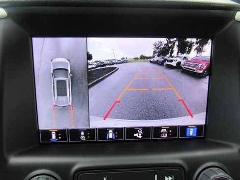 Used 2023 GMC Terrain SLT w/ Infotainment Package II FWD image 29