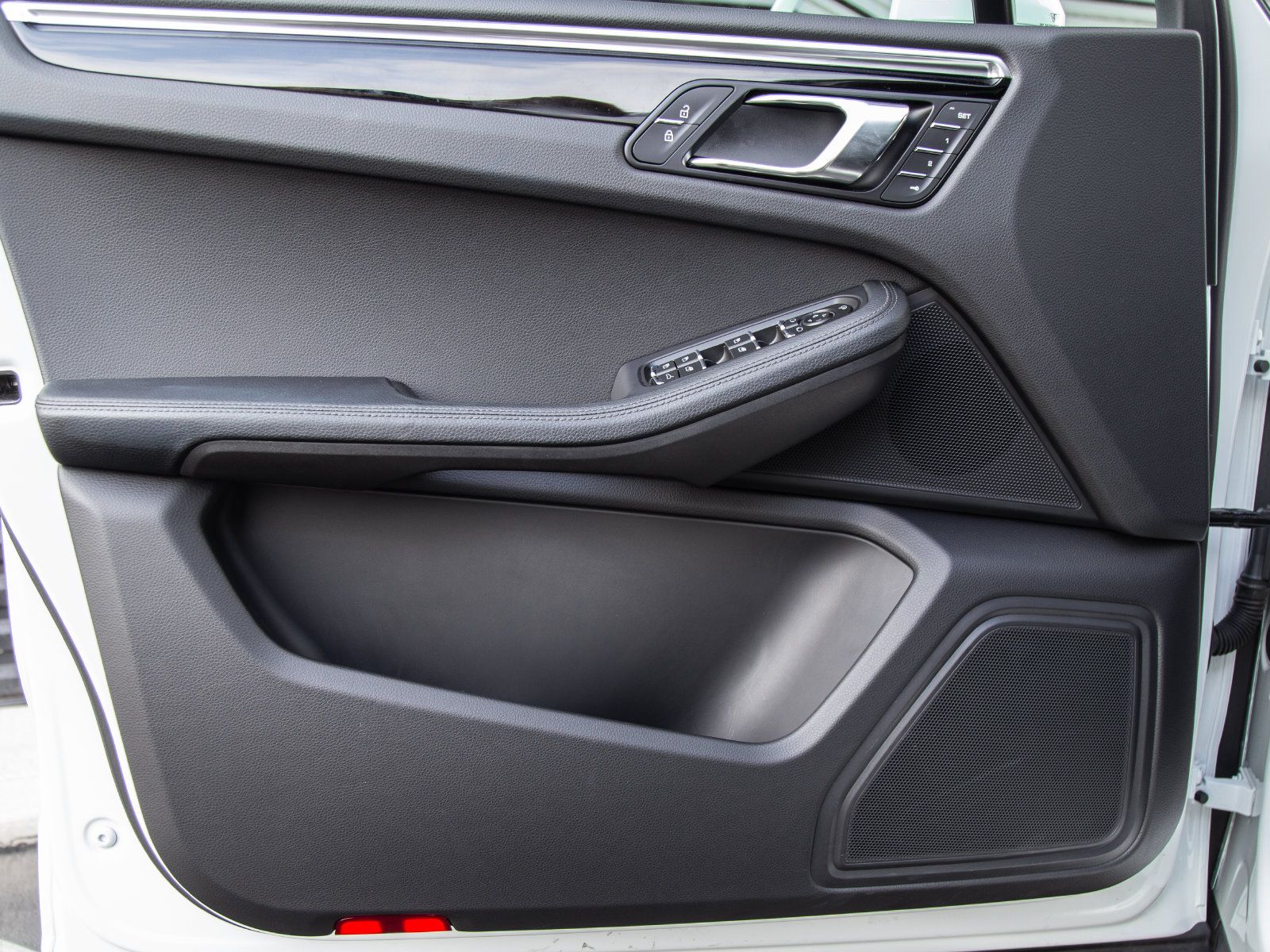 Certified 2026 Porsche Macan AWD/4WD image 14