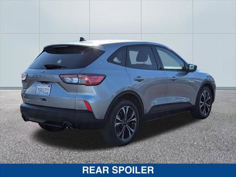 Used 2022 Ford Escape SE w/ SE Sport Appearance Package image 5