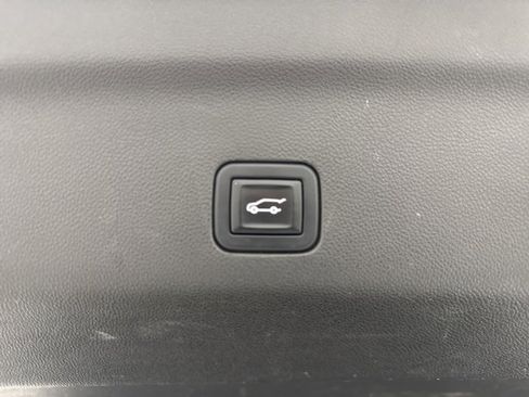 Used 2022 Chevrolet Tahoe RST w/ Luxury Package image 32