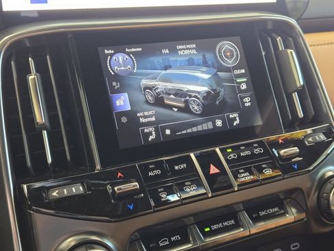 Used 2026 Lexus LX 600 4WD w/ Luxury Package image 18