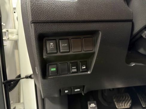 Used 2016 Nissan Rogue SV AWD/4WD image 16