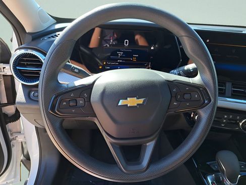 Used 2024 Chevrolet Trax LT image 17