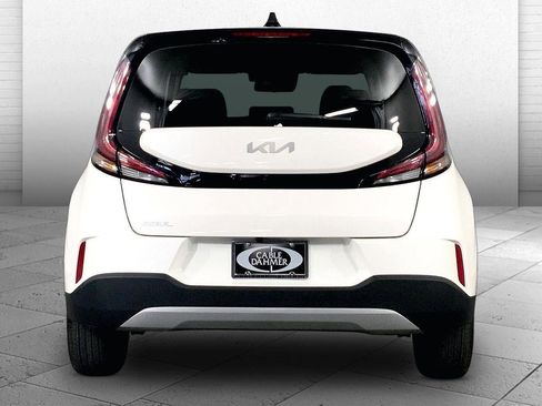 Used 2025 Kia Soul LX image 3