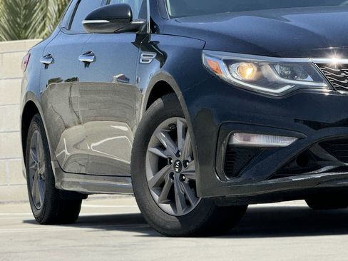 Used 2020 Kia Optima LX image 2