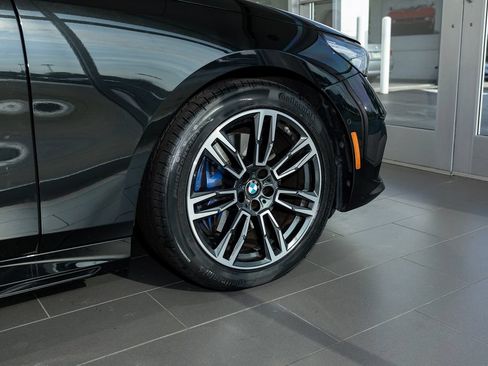 Used 2024 BMW 530i xDrive w/ M Sport Package AWD/4WD image 4