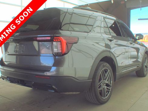Used 2025 Ford Explorer ST-Line w/ ST-Line Street Pack AWD/4WD image 4