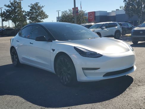 Used 2022 Tesla Model 3 Performance image 3