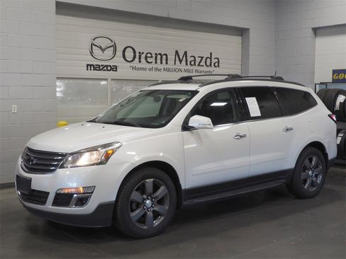 Used 2017 Chevrolet Traverse LT image 1