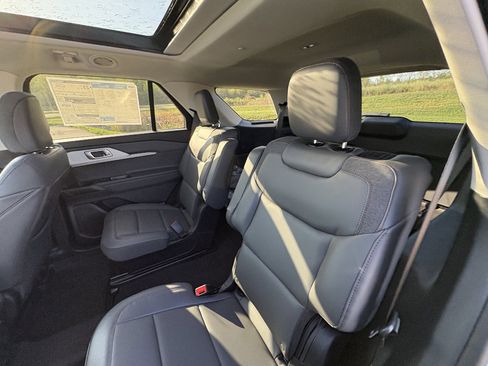 New 2026 Ford Explorer Active AWD/4WD image 15