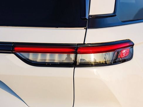 New 2025 Jeep Grand Cherokee Altitude image 10