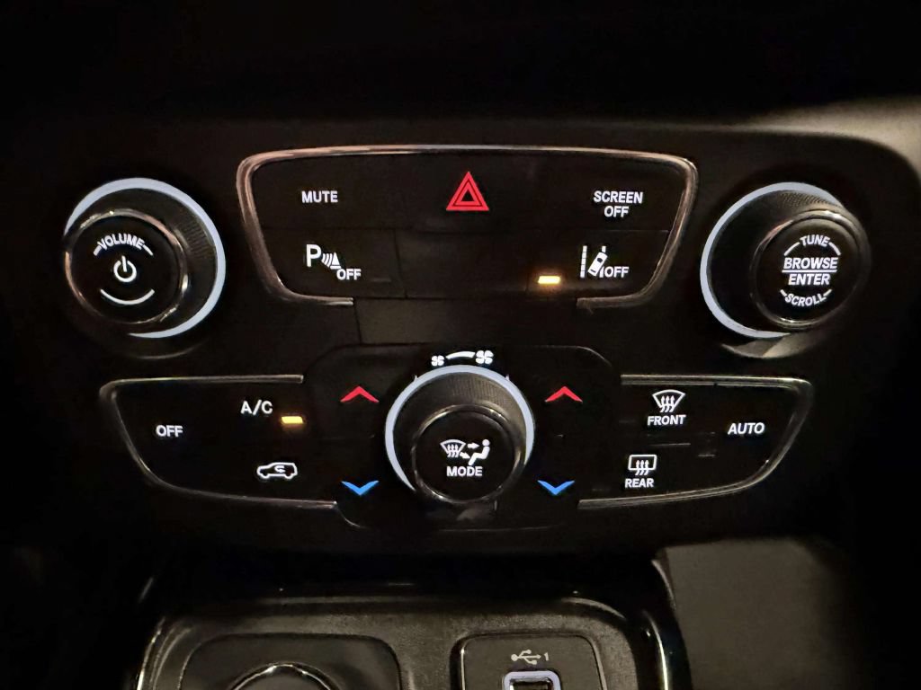 Used 2021 Jeep Compass Limited w/ Sun and Sound Group AWD/4WD image 32
