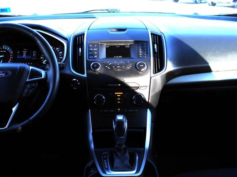 Used 2018 Ford Edge SEL image 15