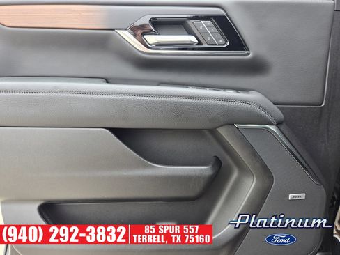 Used 2025 GMC Yukon Denali AWD/4WD image 23