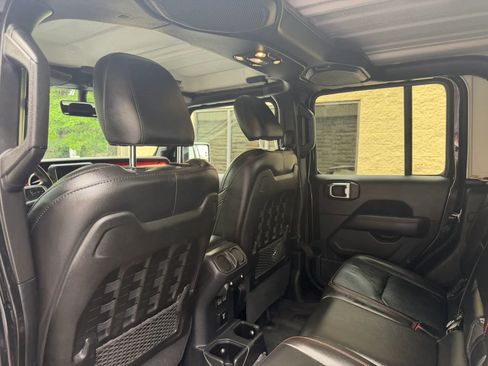 Used 2023 Jeep Gladiator Rubicon w/ Cold Weather Group AWD/4WD image 29