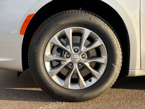 New 2026 Chrysler Pacifica Select image 11