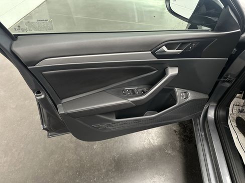 Used 2024 Volkswagen Jetta Sport image 16