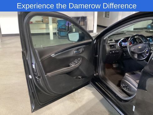 Used 2017 Chevrolet Impala LT w/ Convenience Package image 10