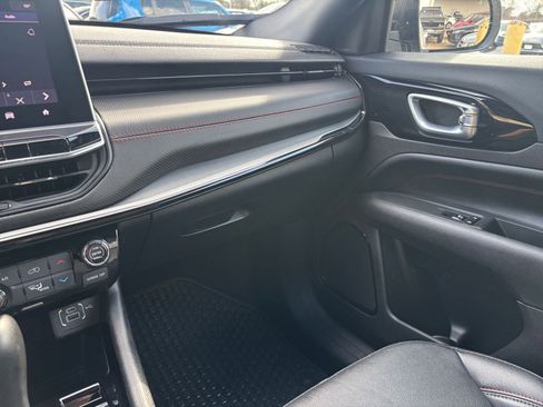 Used 2025 Jeep Compass Trailhawk w/ Trailer Tow Group image 34