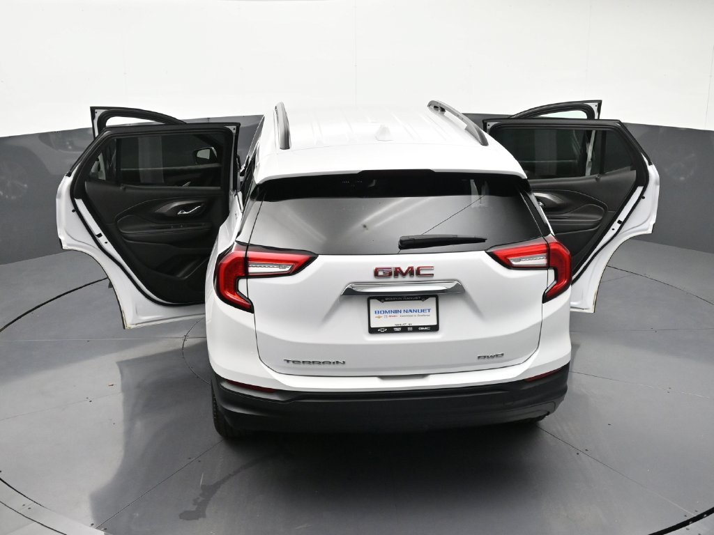Certified 2022 GMC Terrain SLE w/ Driver Convenience Package AWD/4WD image 36