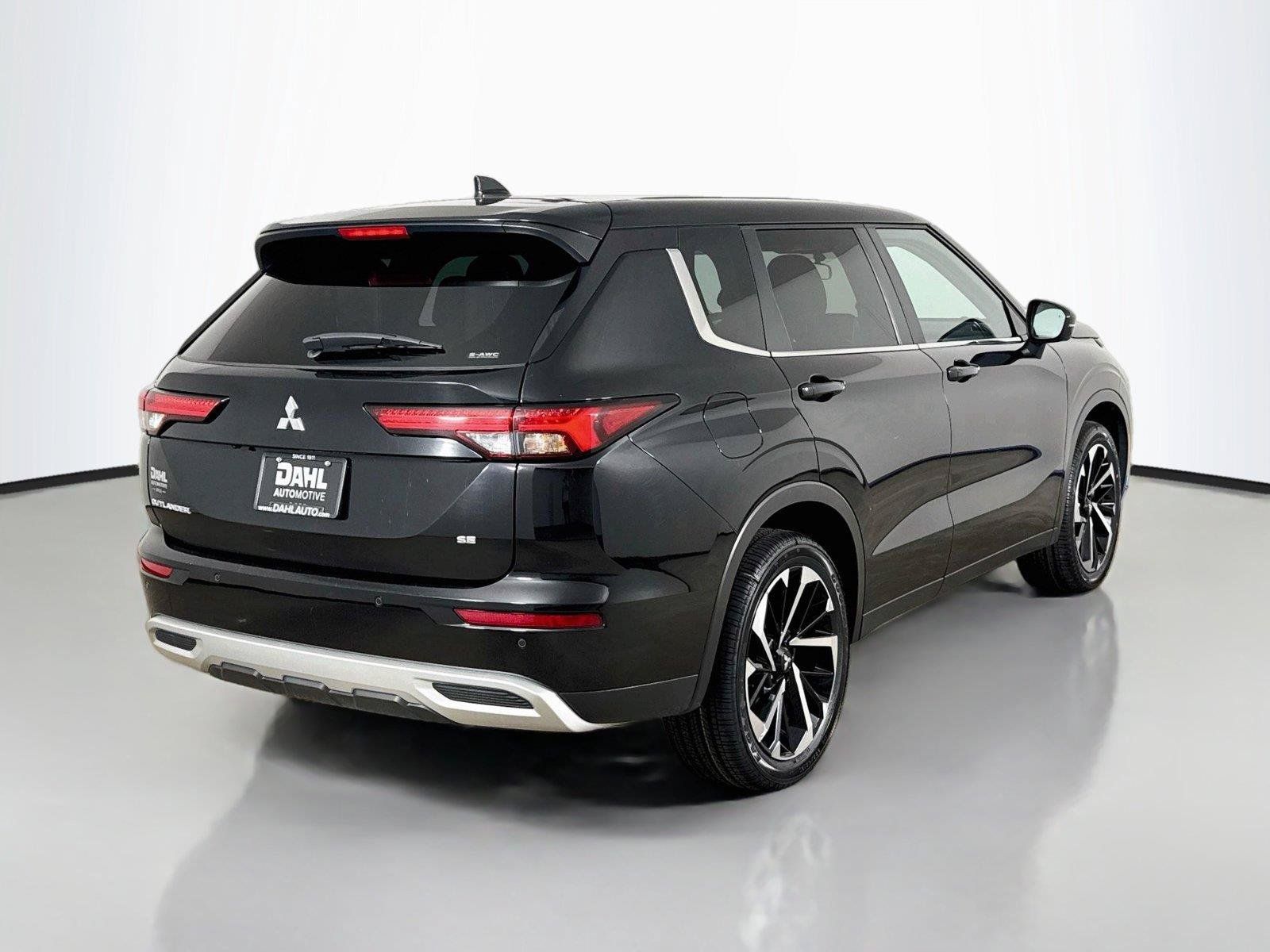 Used 2024 Mitsubishi Outlander SE Black Edition AWD/4WD image 13
