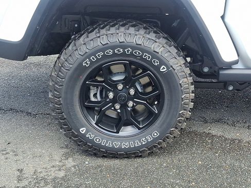 New 2025 Jeep Gladiator Willys image 5