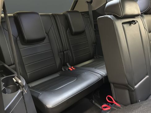 Used 2024 Volkswagen Atlas SEL AWD/4WD image 26