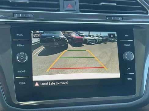 Certified 2023 Volkswagen Tiguan SE w/ Panoramic Sunroof Package FWD image 15