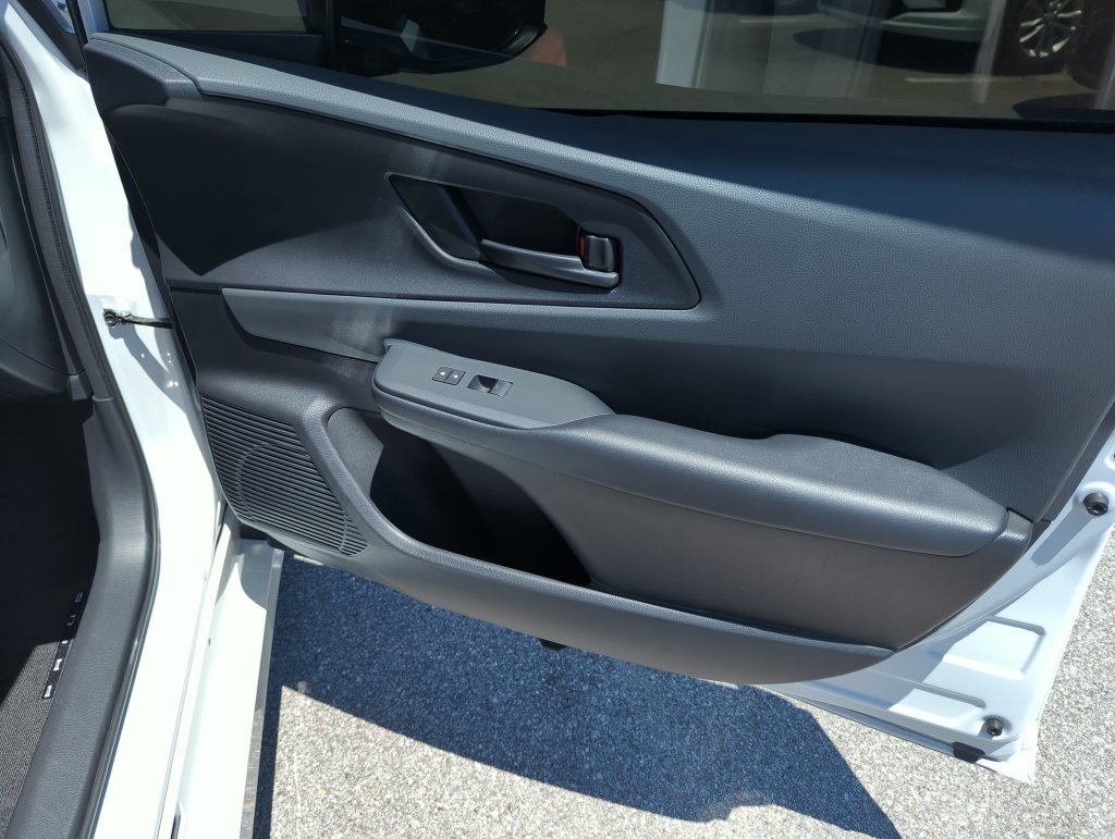 Used 2025 Toyota Prius LE FWD image 30