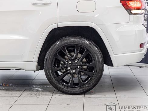 Used 2020 Jeep Grand Cherokee Altitude AWD/4WD image 8