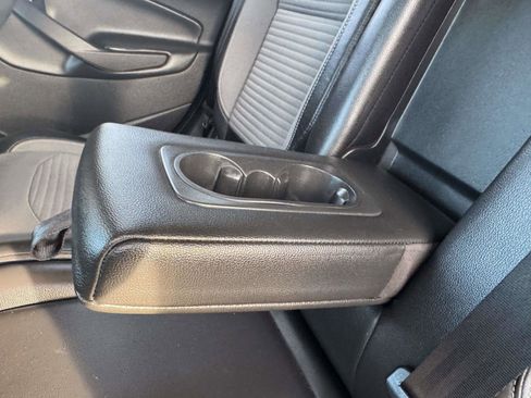 Used 2018 Ford Escape SE w/ SE Sport Appearance Package image 18