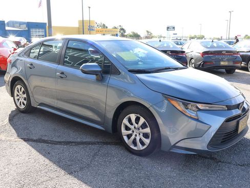 Used 2024 Toyota Corolla LE image 3