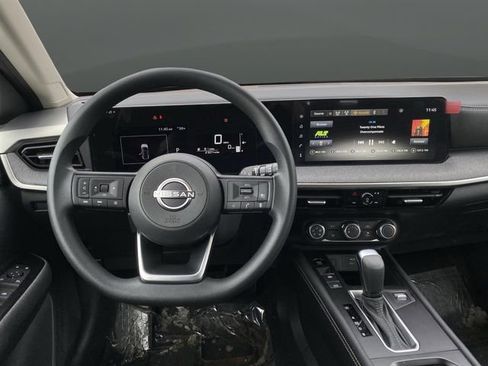 Certified 2025 Nissan Kicks SV image 5