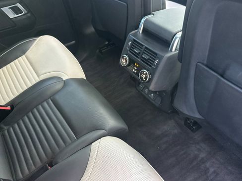 Used 2024 Land Rover Discovery Dynamic SE image 30