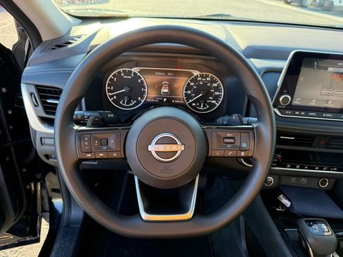 Used 2023 Nissan Rogue SV image 22