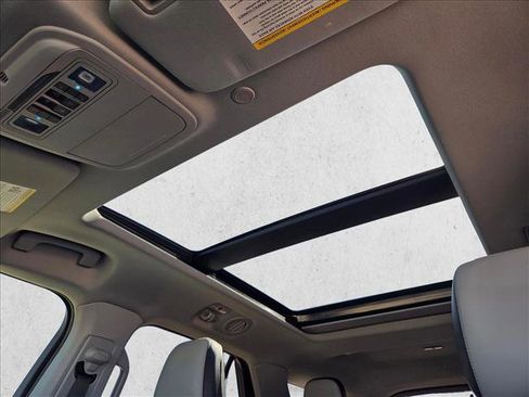 Used 2021 Ford Explorer XLT w/ Equipment Group 202A image 13