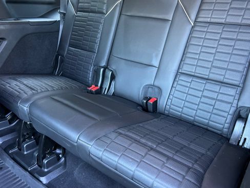 Used 2021 Cadillac Escalade Premium Luxury Platinum AWD/4WD image 18